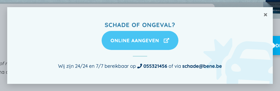Het uitgeklapte paneel met de schadecontactinfo